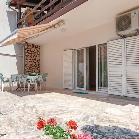 Two-bedroom In Apartamento